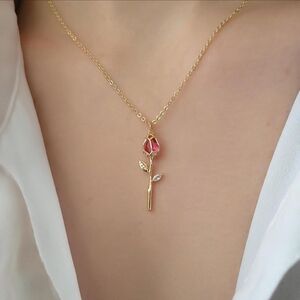 New Giftable Elegant Gold Rose Pendant Necklace